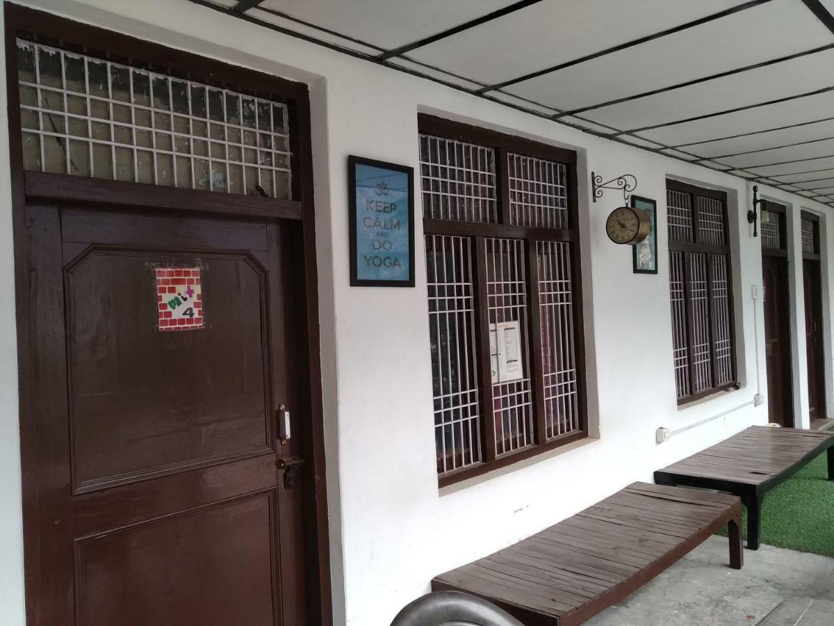 Mochila Youth Hostel Mcleod Ganj Дармсала Экстерьер фото